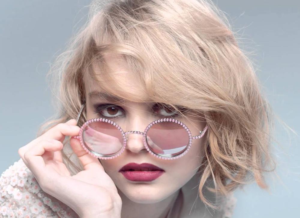 What is the meaning of the contents displayed on the sunglasses tag?