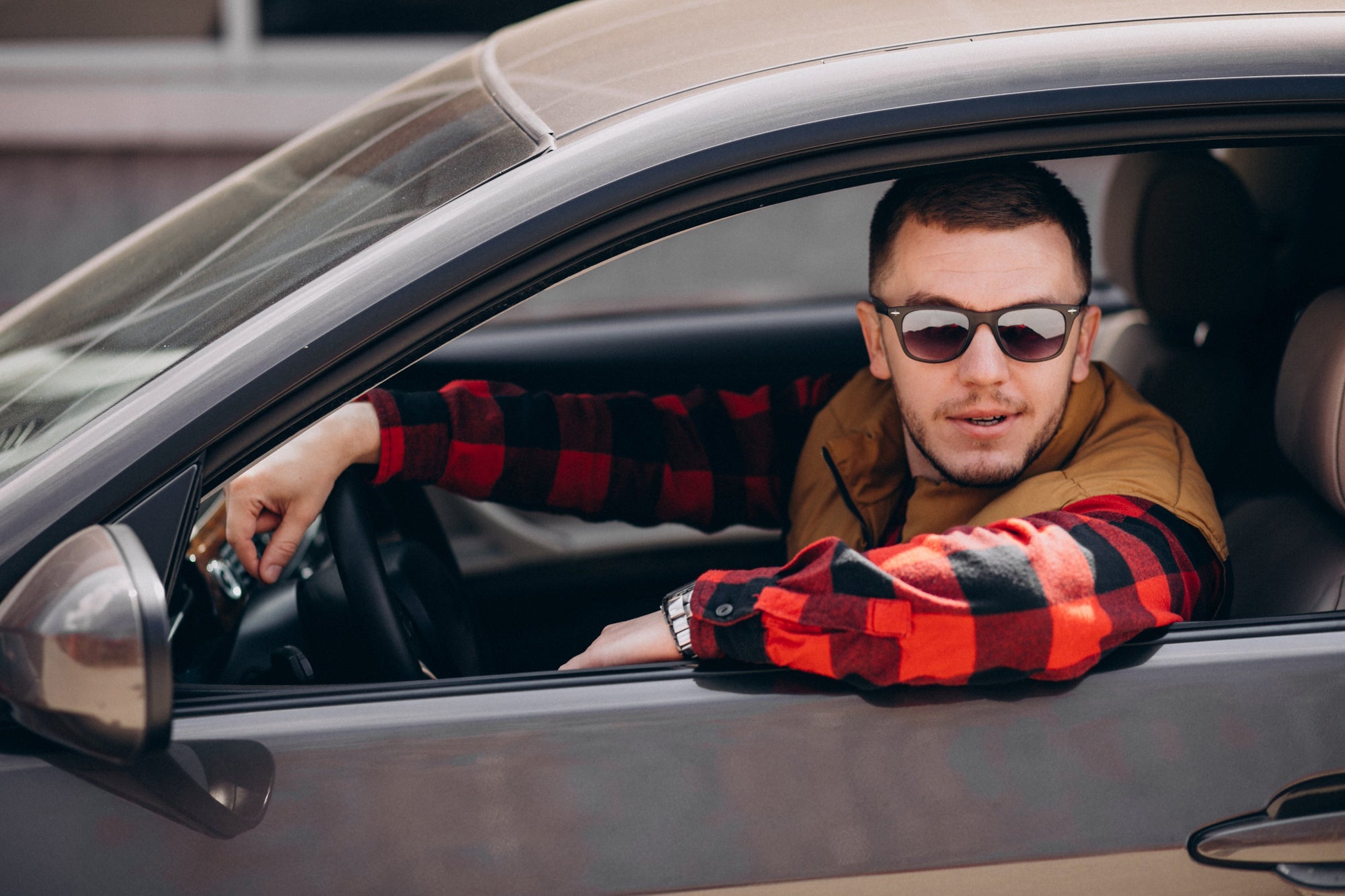 Driving in Clarity: Are Polarized Sunglasses Ideal for Your Car?