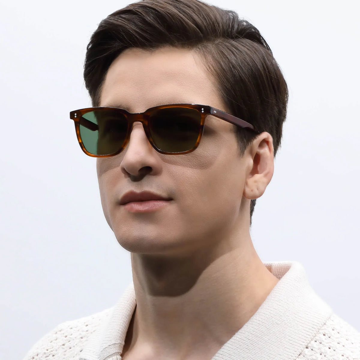 carfia-kenosha-brown-frame-green-lenses-polarised-shades-men-sunglasses-lifestyle-3