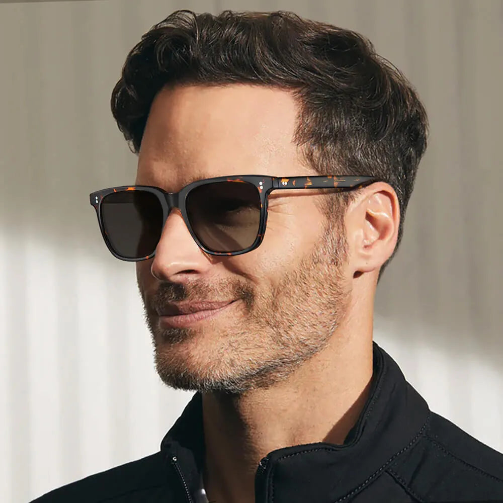 tortoise-frame-with-grey-lenses-wayfarer-carfia-sun-glasses-polarised-shades-men-sunglasses-model-men